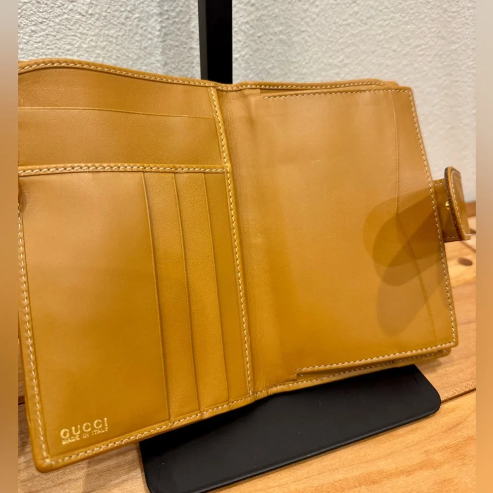 Gucci Vintage Gold Kisslock Monogram Canvas and Tan Leather Wallet - Picture 8 of 9